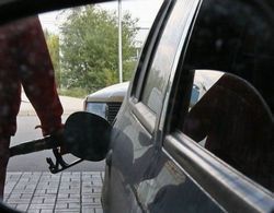 Украинским автолюбителям порекомендовали сказать газу «нет» и начать заправляться «качественным бензином»