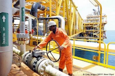 Поступления от экспорта нефти и газа в Нигерии выросли почти на 40% в июне