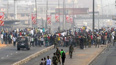Нефтяники присоединились к забастовке в Нигерии – поставки топлива под угрозой