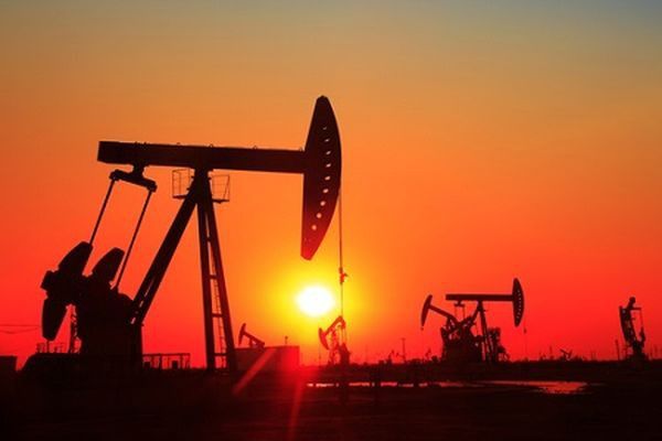 Ирак присоединяется к U.A.E., Катар в призыве сохранить нефтяные сокращения