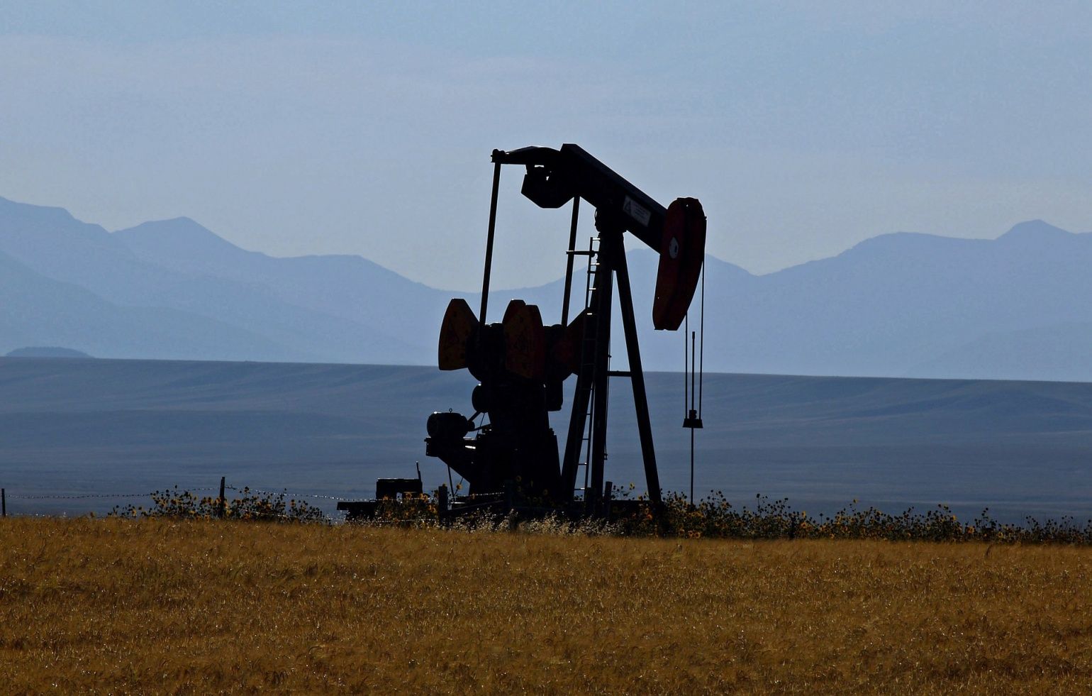 Членам ОПЕК предстоит компенсировать 2 млн баррелей лишней нефтедобычи
