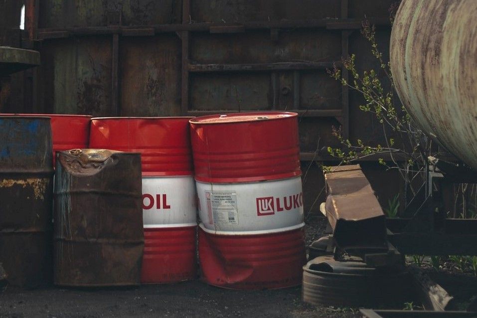 Лукойл прогнозирует цену на нефть до $380 за баррель