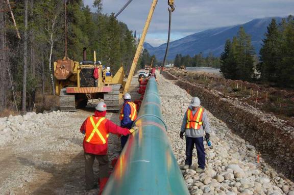 Отключение нефти угрожало, когда канадские провинции сражаются за трубопровод Киндер